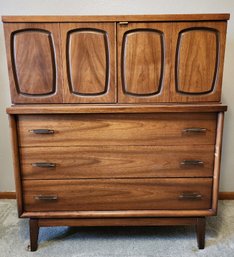 Vintage Mid Century Modern Chest Of Drawers