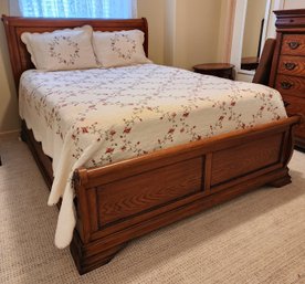 Queen Size Wooden Sleigh Bed Frame With Mattress And Comforter