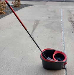 O CEDAR Mop And Bucket Cleaning System