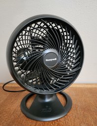 Black HONEYWELL Table Fan