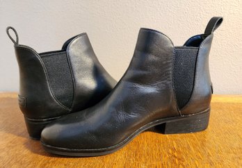 Ladies COLE HAAN Size 10B Black Leather Boots