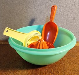 Vintage Tupperware Style Bowl With Accessories