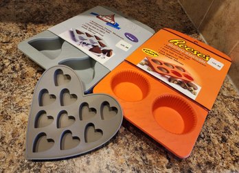 (3) Baking Pan Selections