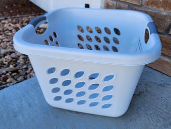 STERLITE White Laundry Basket