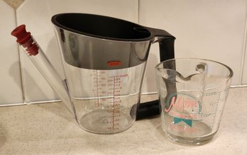 (2) Kitchen Measuring Cups