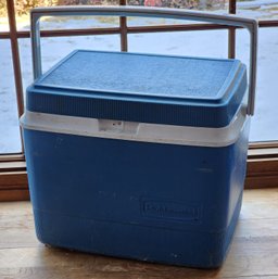 Vintage RUBBERMAID Blue Ice Cooler