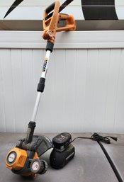 WORX 18 Volt Cordless Hedge Trimmer With Battery