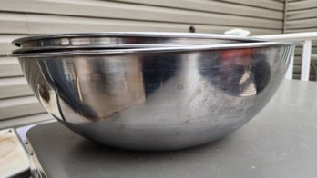 (3) Large Stainess Steel Mixing Bowls