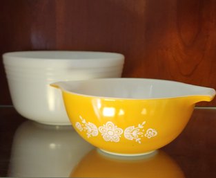 (2) Vintage PYREX Mixing Bowls - Yellow And White