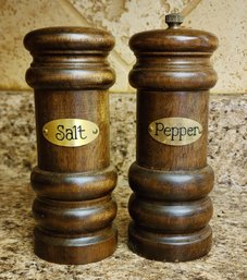 Vintage Wooden Salt And Pepper Shaker Grinder Set