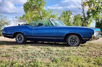 Vintage 1970 Blue Oldsmobile Cutlass Supreme Soft Top Convertible V8