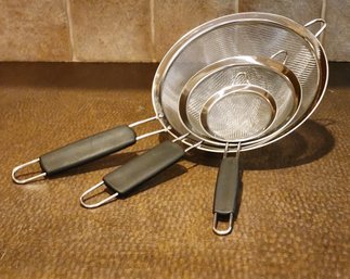 Graduated Metal Strainer Set