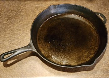 Large 14' Cast Iron Cookware Pan
