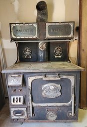 Antique THE GREAT MAJESTIC STOVE #956