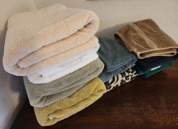 Assortment Of Towels Pre Owned