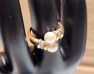 #JB31 Vintage 10k Yellow Gold And Double Kissing Pearls Ring