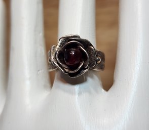 #JB135 Vintage Sterling Silver Ring With Flower Theme And Stone Accent Size 5.5 Fine Jewelry