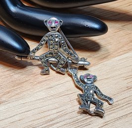 JB305 Vintage Marcasite Sterling Silver Monkey And Hanging Buddy Pin Brooch