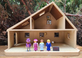 Large Plastic Playhouse With Play Figures