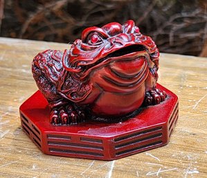 Vintage Mandarin Chinese Cinnabar Toad Lucky Coin Holder