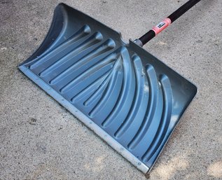 Steel Core SUNCAST Snow Shovel