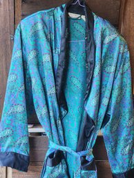 Vintage VICTORIA'S SECRET Ladies 100% NYLON Faux Silk Robe