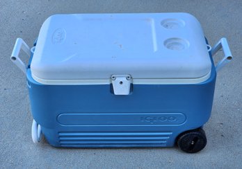 Blue And White IGLOO Ice Chest Cooler Camping Outdoor Recreational