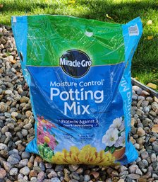 Brand New MIRACLE GRO Moisture Control Potting Mix