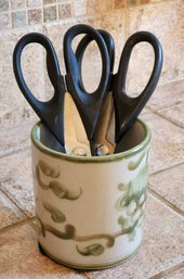 Vintage Onion Theme Ceramic Canister With (2) Pairs Of KITCHEN AID Scissors