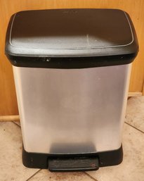 CURVER Kick Pedal Flip Top Trash Container Receptacle