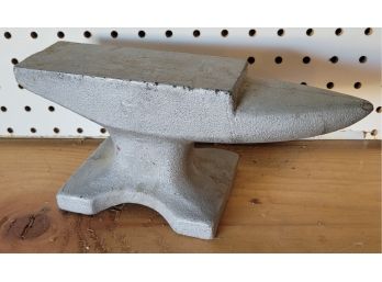 Vintage Tabletop Anvil 15P