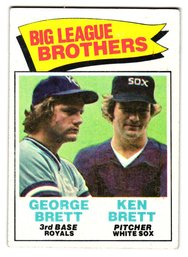 1977 Topps Big League Brothers George Brett / Ken Brett Baseball Card Royals / White Sox