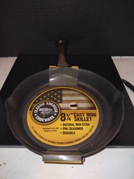Kitchen Decor Classic American Cookware Cast Iron Skillet