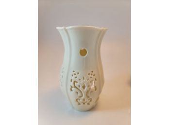 Yankee Candle White Porcelain Cutout Wax Tart Oil Warmer