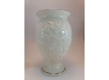 Beautiful Lenox Lily Lillies Embossed 8' Vase Gold Trim