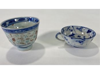 Pair Of Early Chinese Export Miniature Cups, Circa. 19th Century