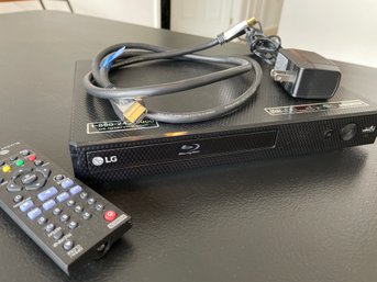 LG Blu-Ray DVD Player W Gold HDMI Cable And Remote