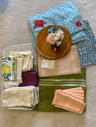 Lot Of Table Linens: 12 Beige Linen Napkins, 6 Reversible Quilted Placemats, 4 Williams Sonoma Placemats, Wood