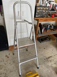 Sturdy 3 Foot Aluminum Folding Stepladder