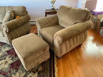 Broyhill Transitional Tan Beige Armchair And Hassock-no Loose Pillows. Stay Neat Over The Years