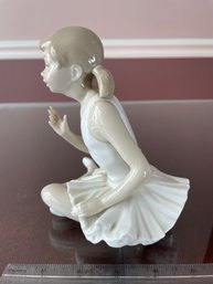 Lladro NAO Seated Ballerina Dancer 6 X 5.5' Gloss, Vicente Martinez, Ballet Atenta