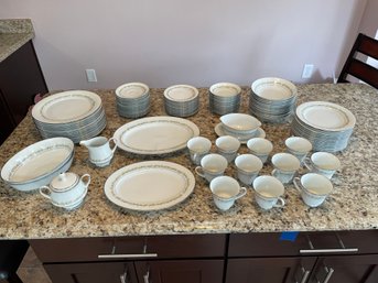 86 Piece Noritake Dinnerware Set Plates Dishes Bowls Cups Saucers Gravy Boat Serving Plates Creamer