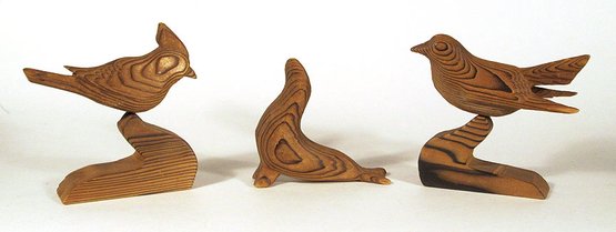 FOUR VINTAGE OBJECTS OF CRYPTOMERIA/CEDAR WOOD IN THE STYLE OF WITCO, INCLUDING THREE ANIMALS AND A VASE
