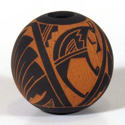 NATIVE AMERICAN POTTERY VASE BY ALISHA CHINO, ACOMA PUEBLO, NEW MEXICO