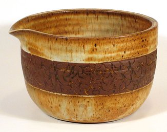 LARGE SPOUTED STUDIO POTTERY BOWL BY JEANNE BESSETT, CONNECTICUT, MID-TO-LATE 20TH CENTURY