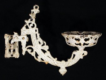 ANTIQUE PAINTED CAST IRON SWINGING LAMP BRACKET, 19TH CENTURY