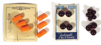 LOT OF VINTAGE BAKELITE BUTTONS, INCLUDING TWO ORIGINAL CARDS, CIRCA 1930s