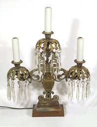 FINE ANTIQUE BRASS CANDELABRA-FORM ELECTRIC LAMP WITH CUT GLASS PRISMS, EARLY  20TH CENTURY