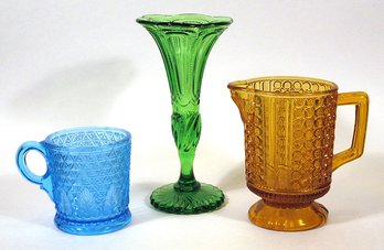 THREE PIECES OF ANTIQUE COLORED EARLY AMERICAN PATTERN GLASS, LATE 19TH CENTURY