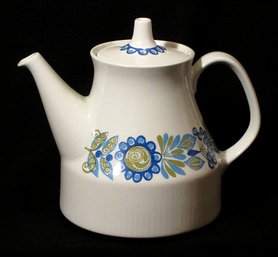 VINTAGE FIGGJO FLINT, NORWAY TEAPOT IN THE TOR VIKING PATTERN, 1960s - 1970s